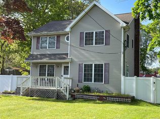 65 Lake St, Islip, NY 11751