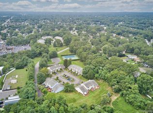 27 Sandy Hill Rd, Commack, NY 11725