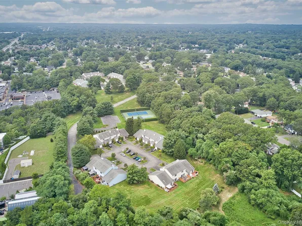 27 Sandy Hill Road, Commack, NY 11725