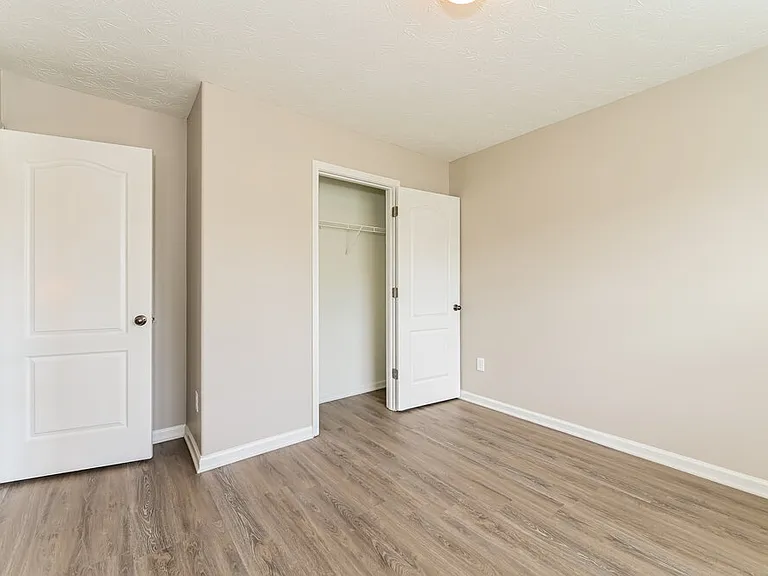 215 Greenland Dr — Photo 15