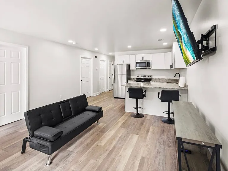 411 Boulevard St #3B — Photo 8
