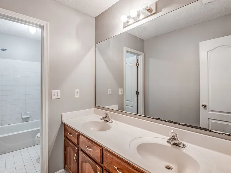9461 Hickory Dr — Photo 40
