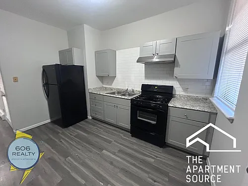 368 E 59th St Photo 1