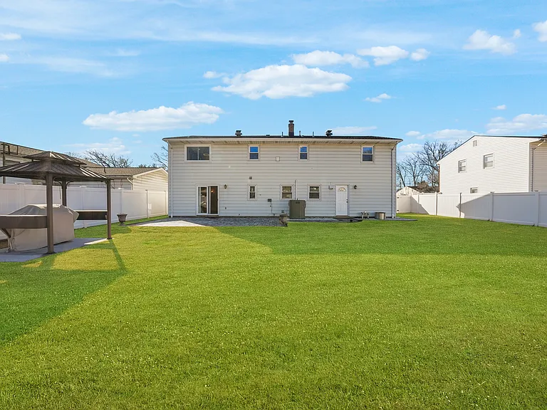 895 Patton St — Photo 4