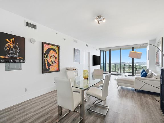 3rd image of 601 NE 36th St APT 2707