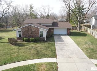 2704 Arrowhead Dr, Springfield, IL 62702