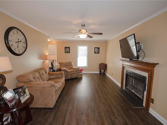 3rd image of 443 Creekridge Dr