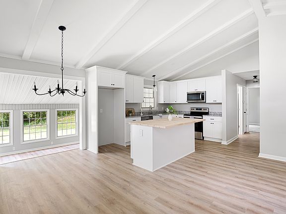 3rd image of 8 Washer Ln