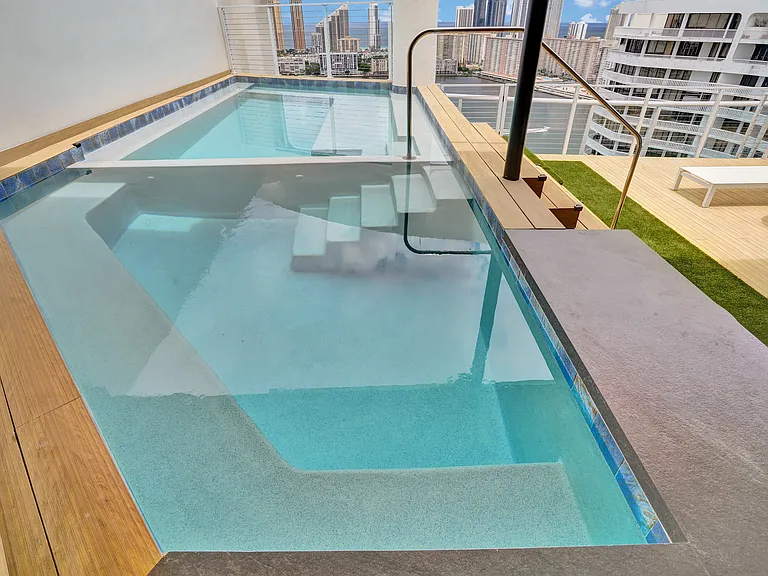 Private terrace:pool, bbq, bath and lounge area