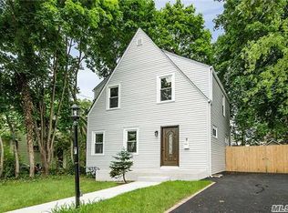 7 W 14th St, Huntington Station, NY 11746