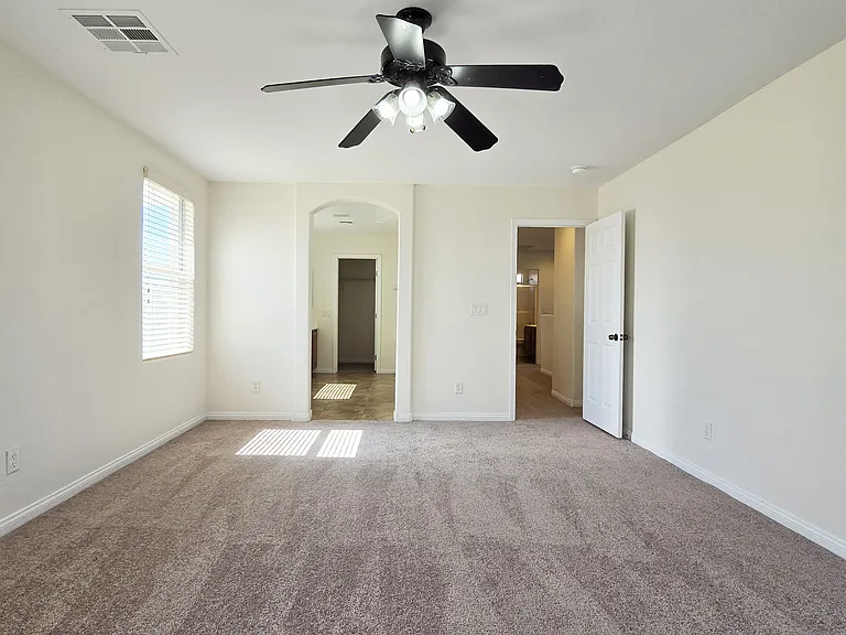 5516 Grey Pointe St — Photo 12