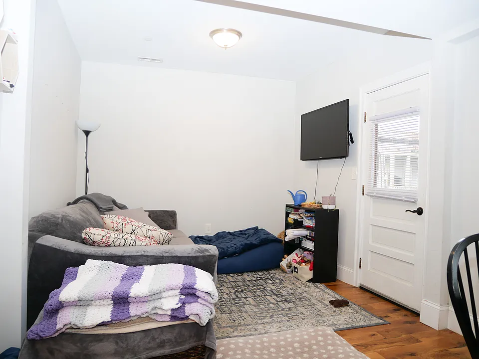 255 Paris St #2