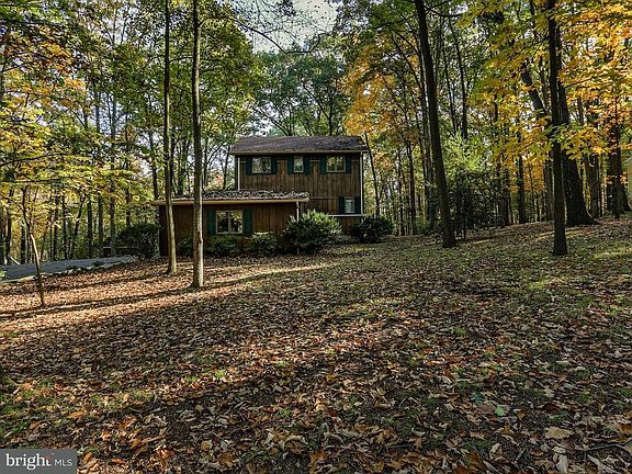 3rd image of 17 Wooded Dr