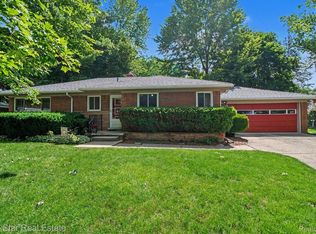 22780 Manning St, Farmington, MI 48336