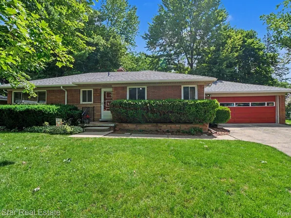 22780 Manning St, Farmington, MI 48336