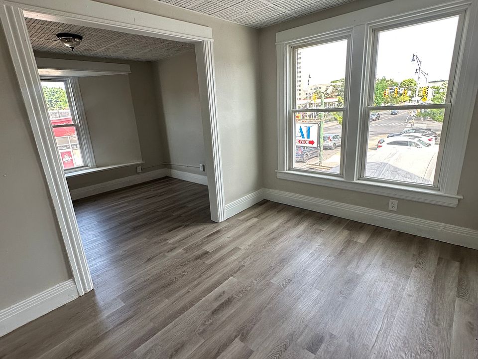 1st image of 970 S Clinton Ave APT 1