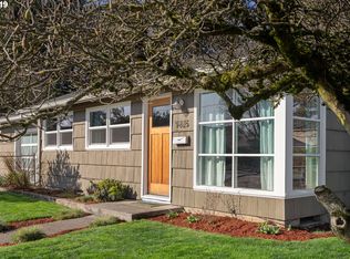 9825 N Macrum Ave, Portland, OR 97203