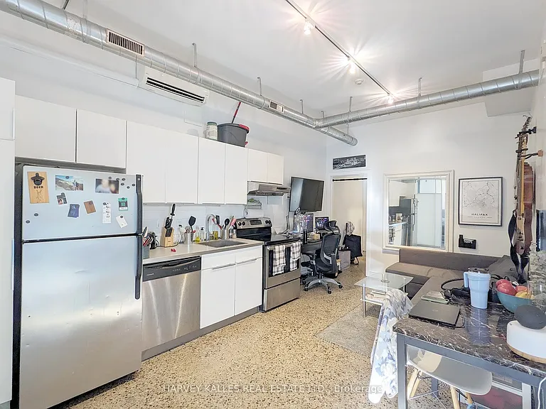 214 Bathurst St #B1 — Photo 2