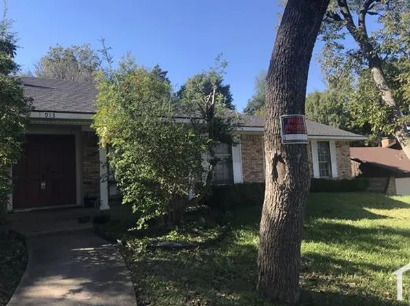 913 Oak Trl, Desoto, TX 75115
