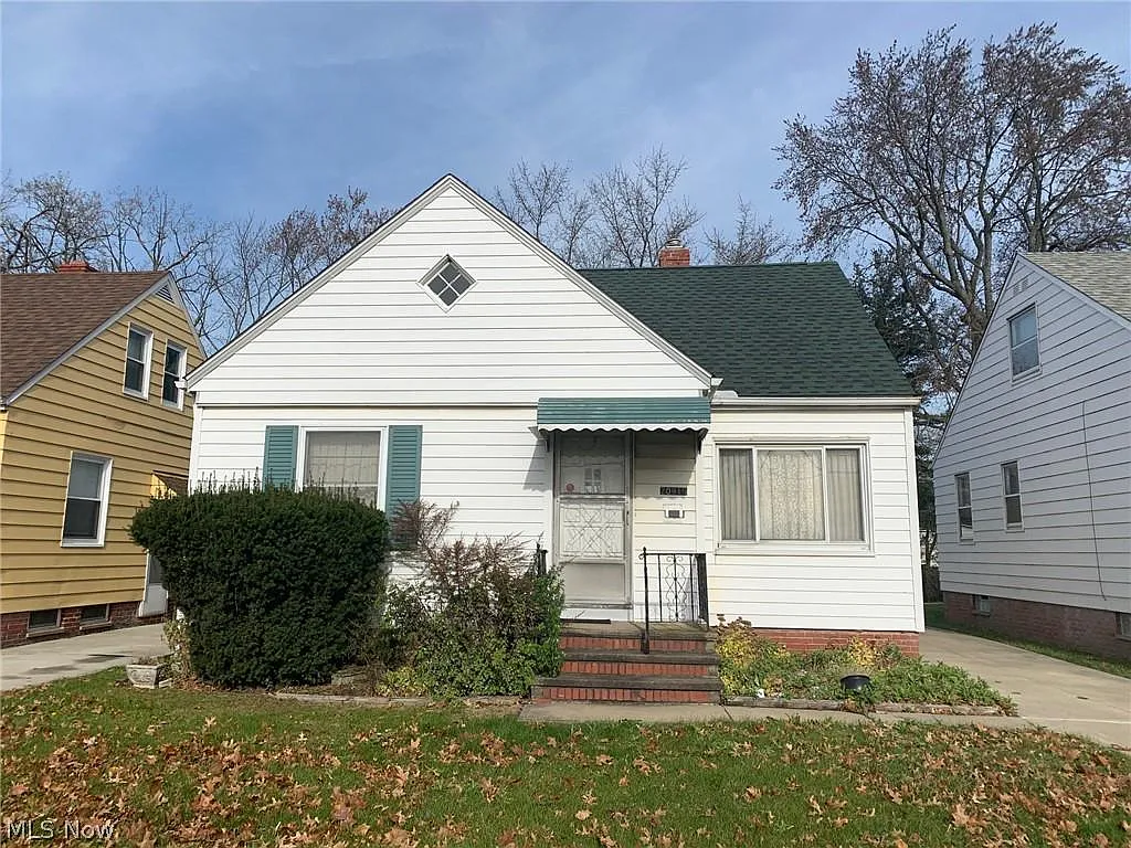 20915 Libby Rd photo 1
