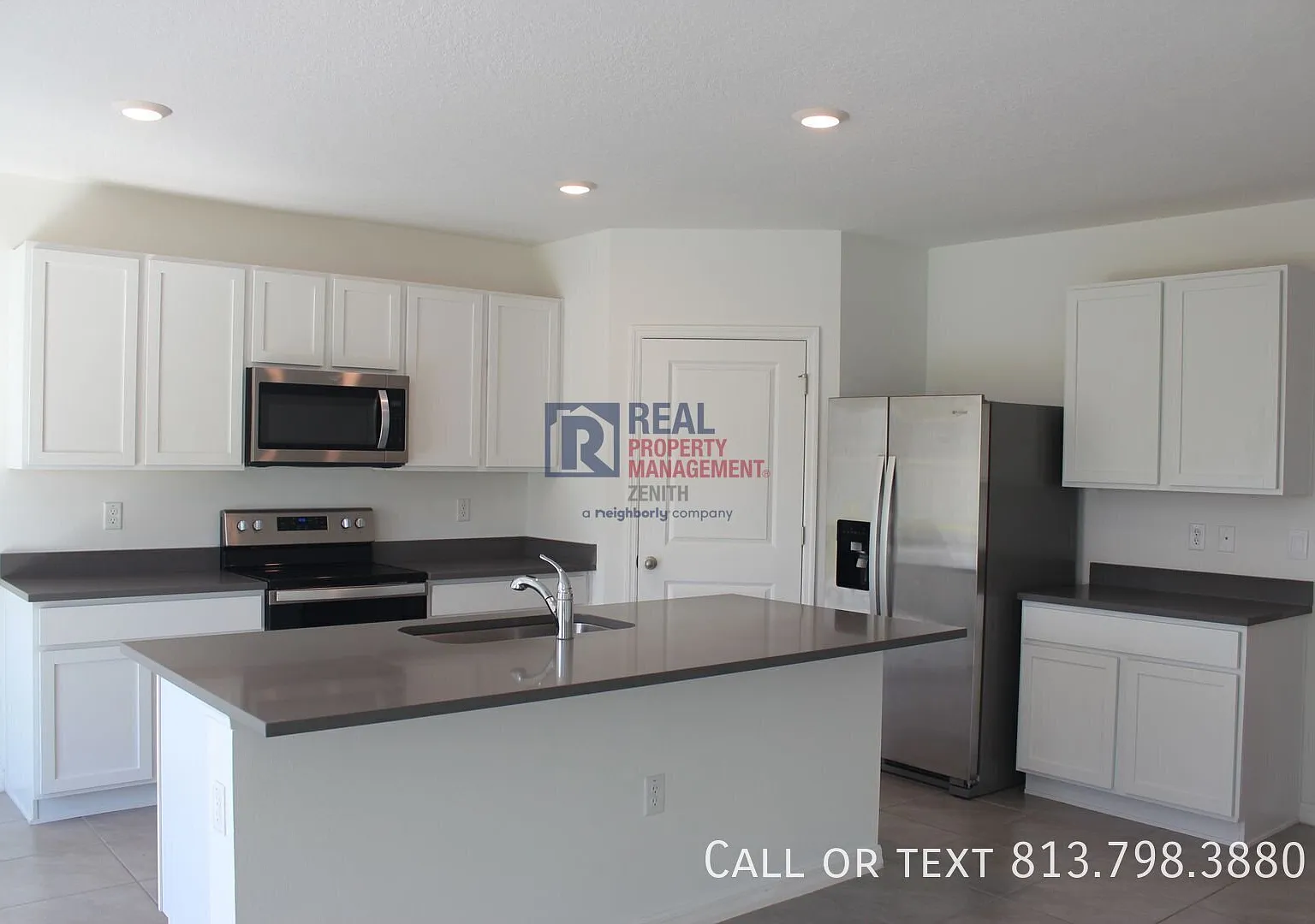 For Rent Beautiful 4-Bedroom Home With Large Fenced Backyard In Farm At Varrea — Photo 4