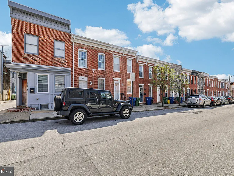 49 E Heath St — Photo 3