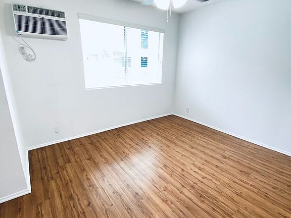 2nd image of 20317 Saticoy St #95213
