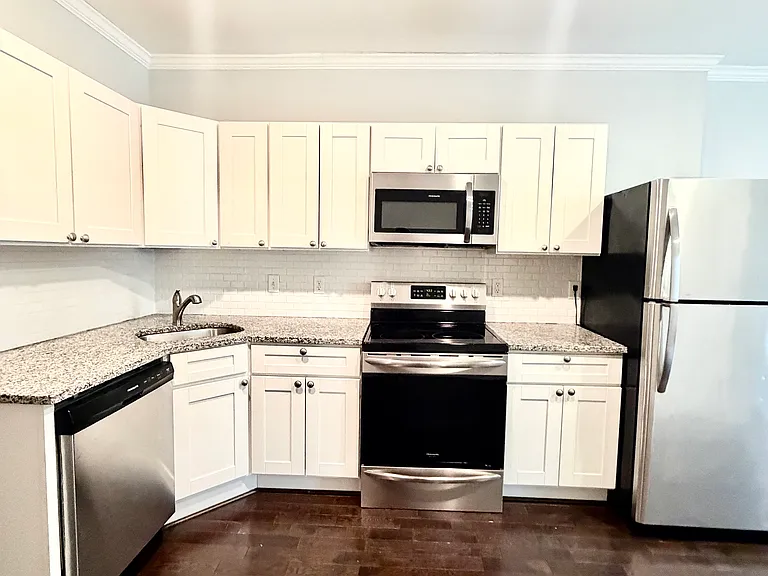 141 E North Ave #3 — Photo 4