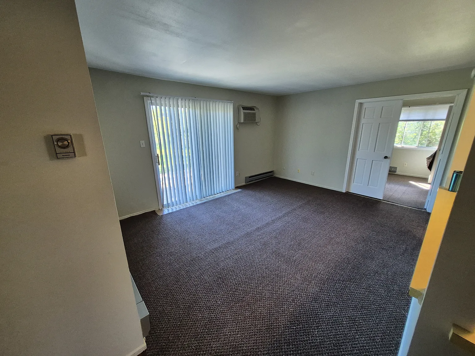 3 bed, 1100 sqft, $1,300 — Photo 3