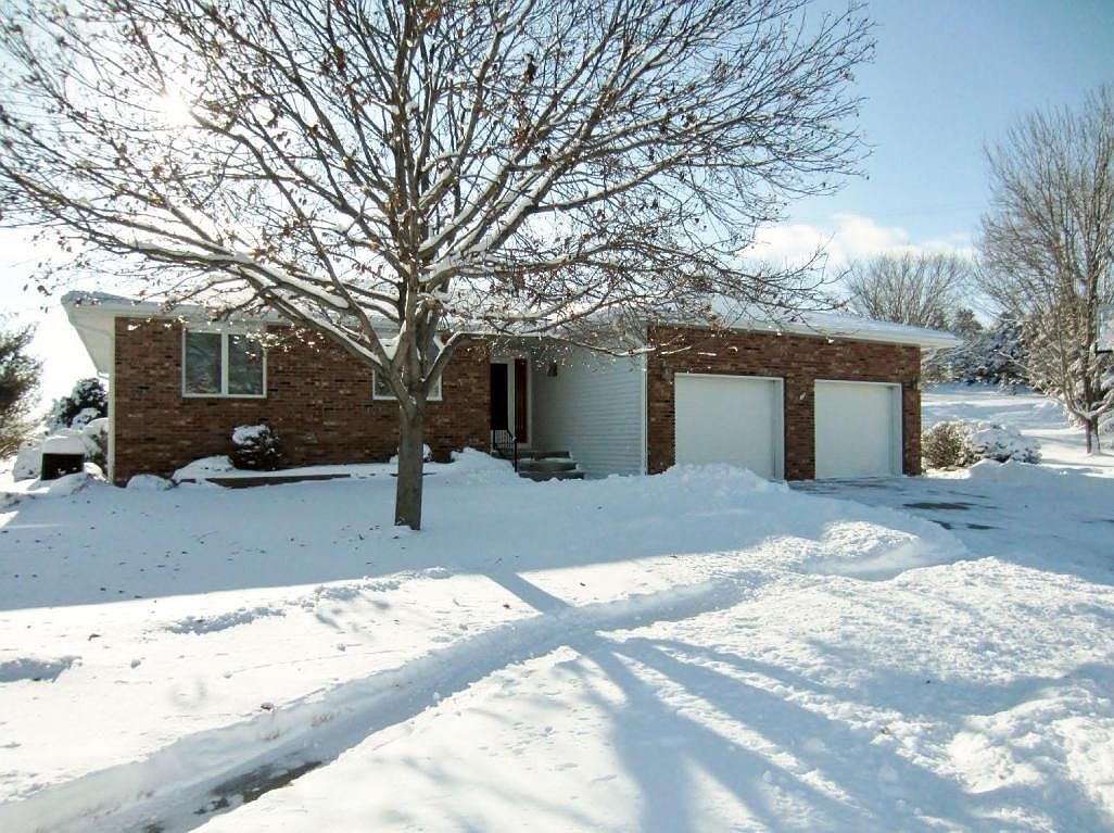 425 Maple Dr, Treynor, IA 51575 Zillow