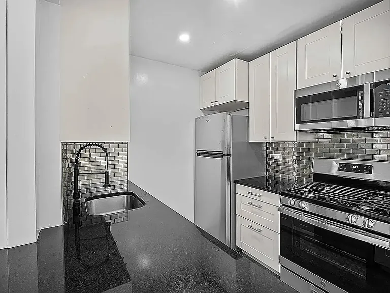 171 E 90th St #1D — Photo 2