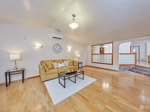 5th image of 1129 Marlin Drive SE