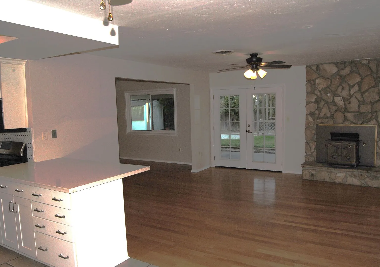 924 Montclair Street — Photo 4
