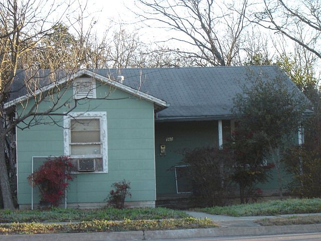 1st image of 960 E Jefferson St