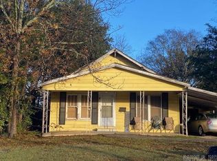 716 W 6th St, Hope, AR 71801