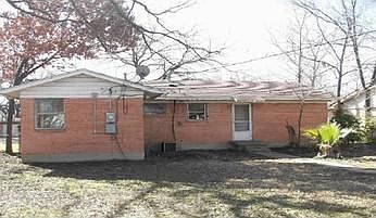 2nd image of 133 E Rio Grande St