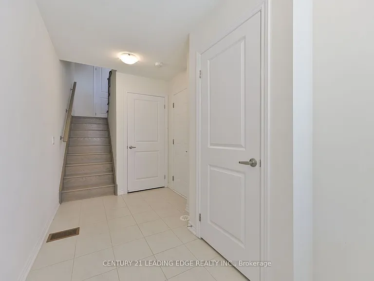 30 William Shearn Cres — Photo 5