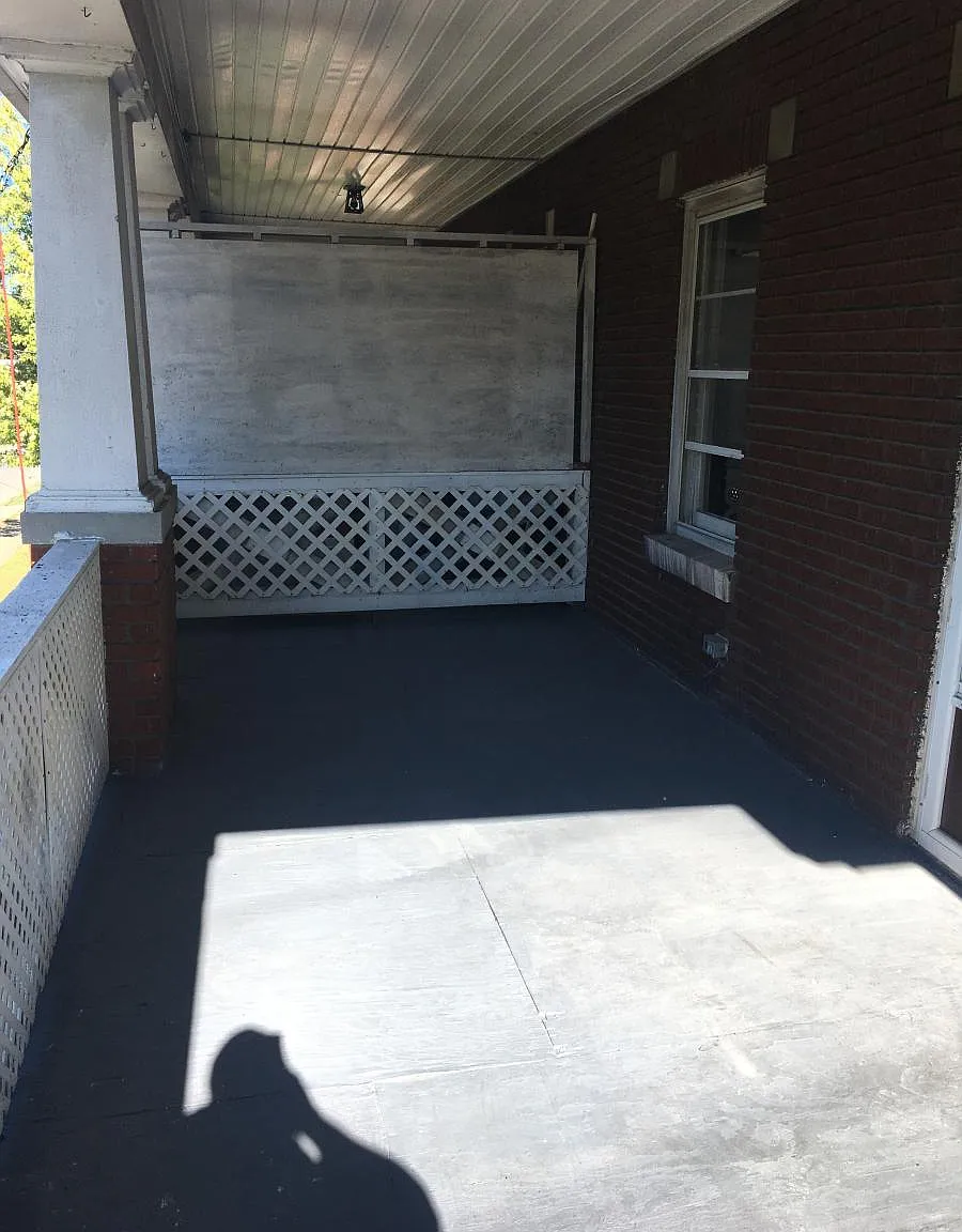 299 E Loudon Avenue — Photo 2
