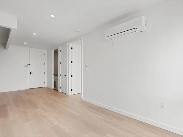 172-02 Hillside Avenue image 6 of 13