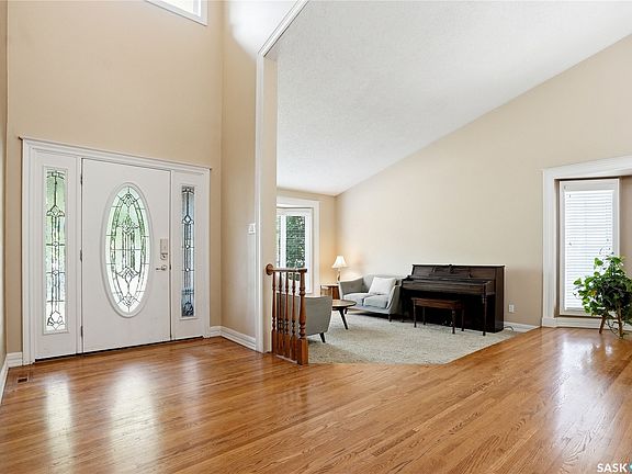 5th image of 130 Mulcaster Crescent