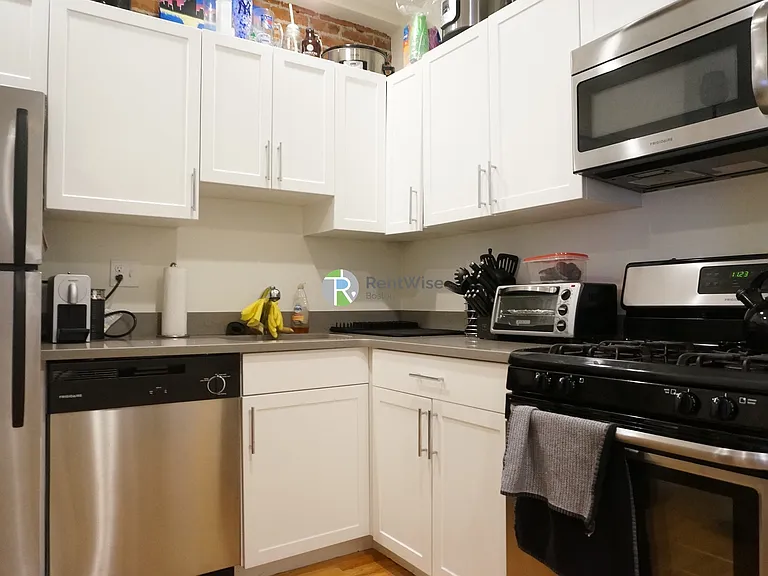 10 Brainerd Rd #18 — Photo 3