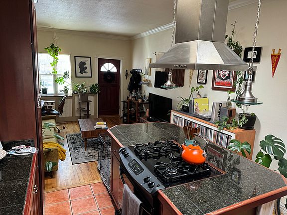 4th image of 3450 Mariposa St