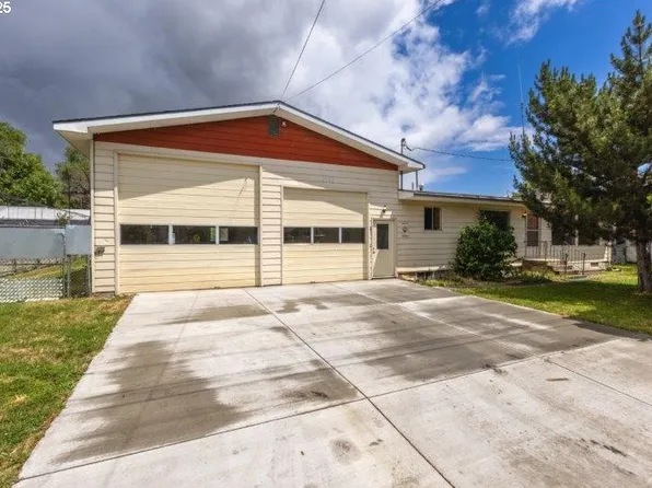 2107 Cove Ave, La Grande, OR 97850