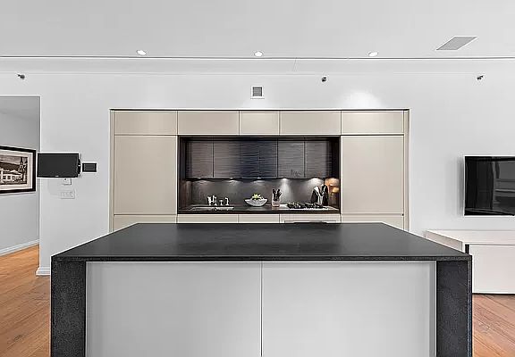 3rd image of 55 Wall St APT 550