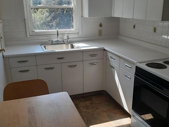 5th image of 221 Medway St APT 2A