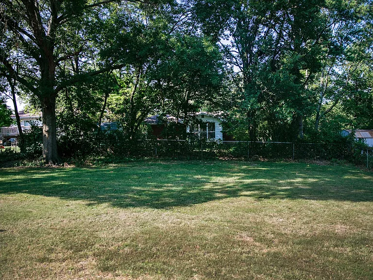 707 Sondra Ave — Photo 30