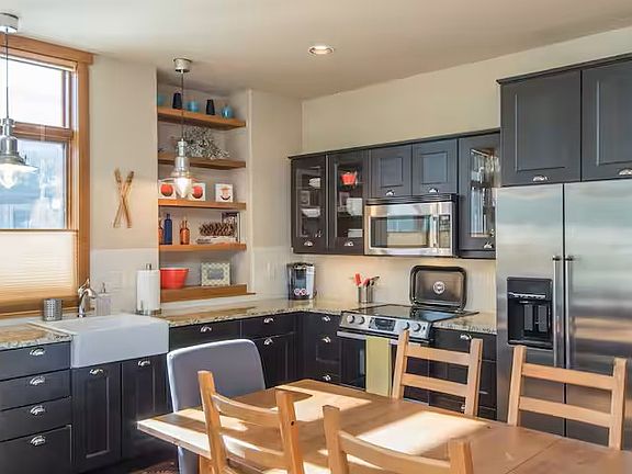 Stainless appliances and granite countertops
