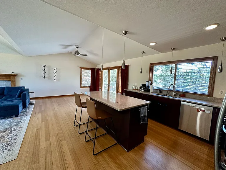 6425 Coopers Hawk Rd — Photo 4