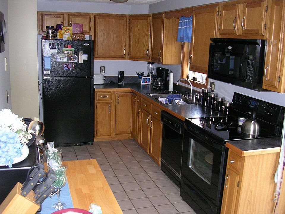 2nd image of 77 Maple St #A