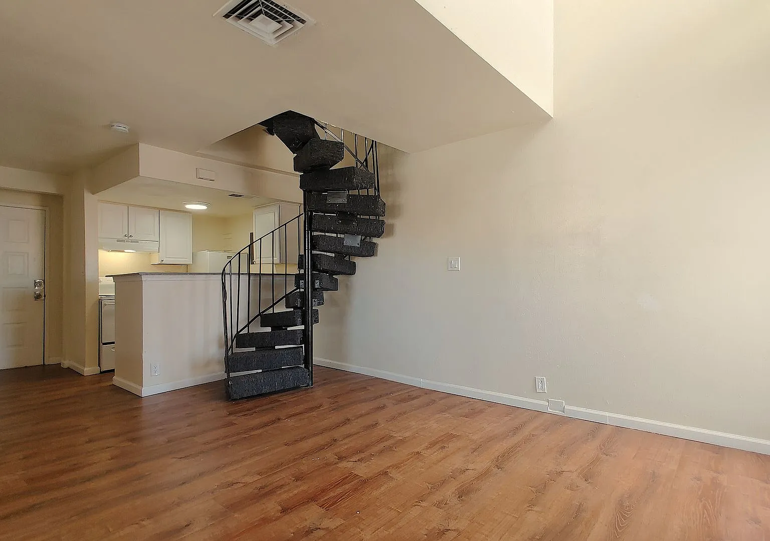 Cloudview Terrace — Photo 2